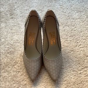 Salvatore Ferragamo Susi Scalloped Pump - Sz 6